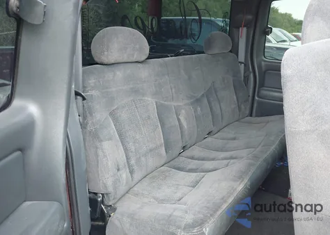 2001 Chevrolet Silverado 1500 Ls z USA, uszkodzony, nr VIN 2GCEC19T811159998